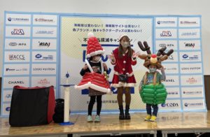 不正商品撲滅キャンペーン「ほんと？ホント！フェアin富山」の会場で、パフォーマー・メリーさんによるお子様に人気のバルーンアートのパフォーマンスショーを実施